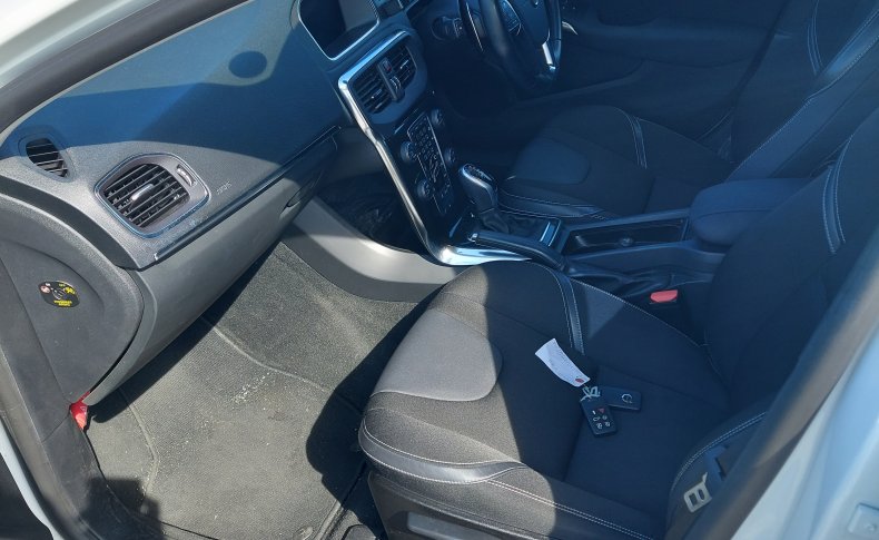 VOLVO V40  2016