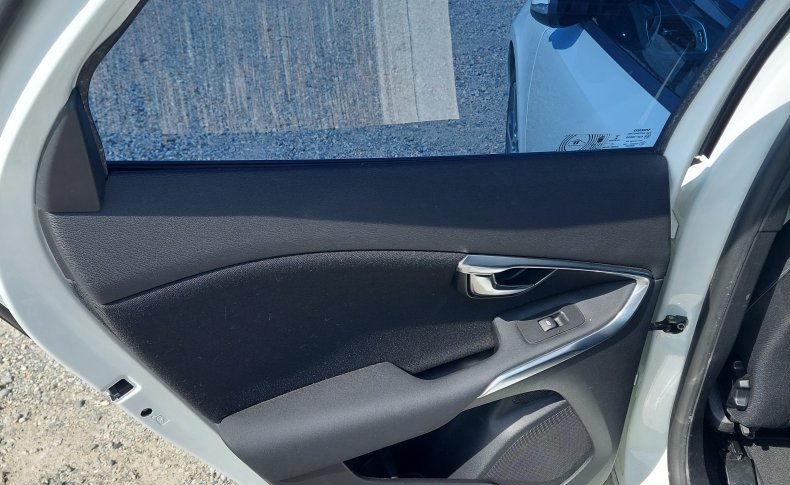VOLVO V40  2016