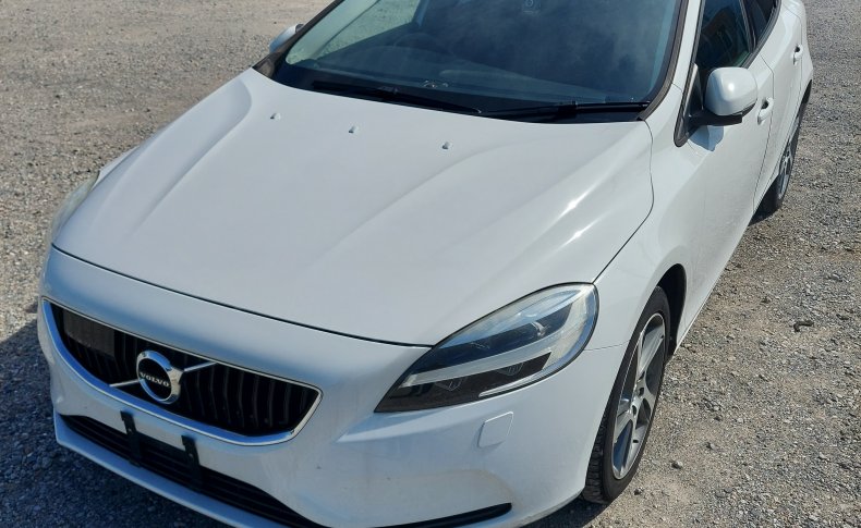 VOLVO V40  2016