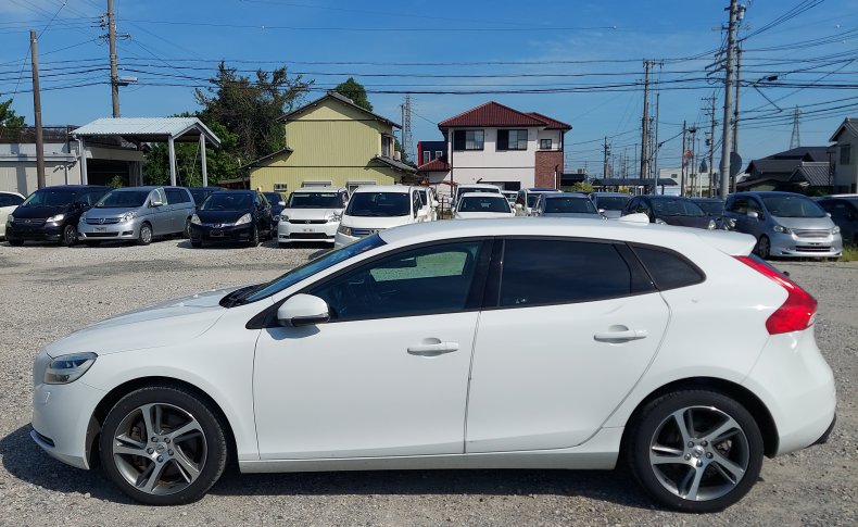 VOLVO V40  2016