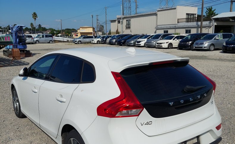 VOLVO V40  2016