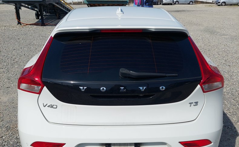 VOLVO V40  2016