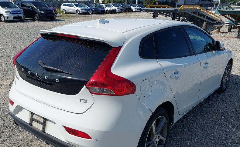 VOLVO V40  2016