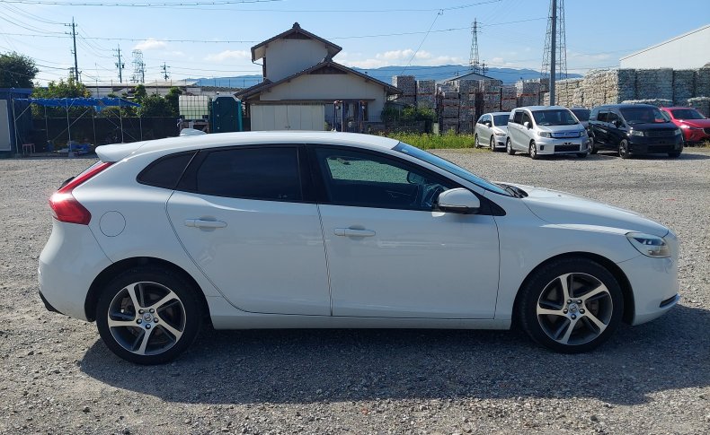 VOLVO V40  2016