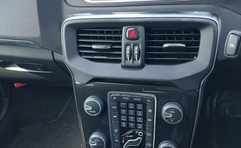 VOLVO V40  2016