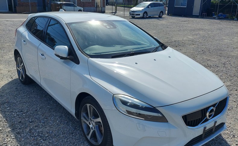 VOLVO V40  2016