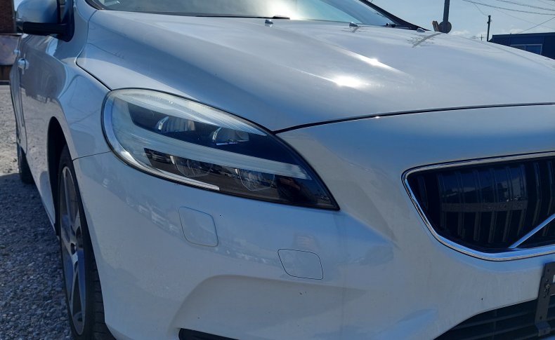 VOLVO V40  2016