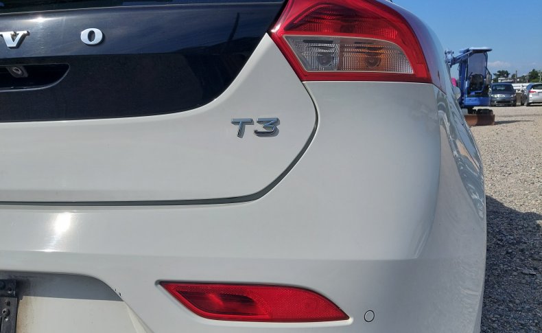 VOLVO V40  2016