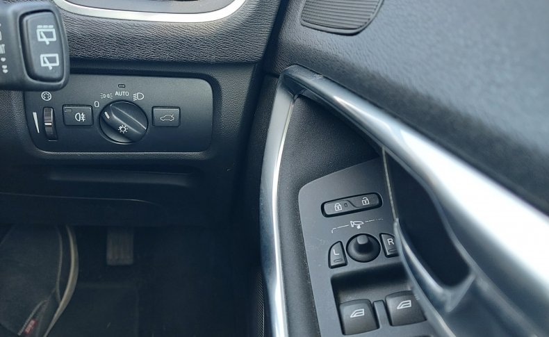 VOLVO V40  2016