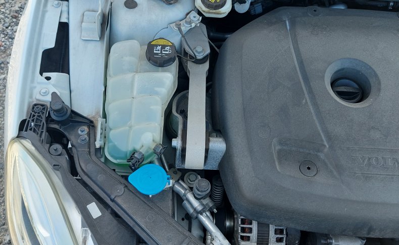 VOLVO V40  2016
