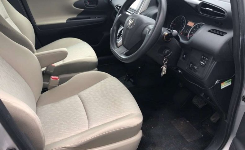TOYOTA WISH 1.8X 4WD 2010