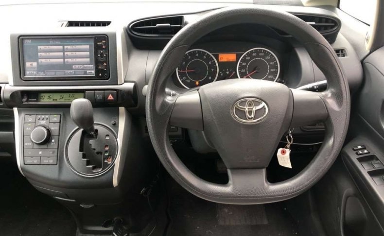 TOYOTA WISH 1.8X 4WD 2010