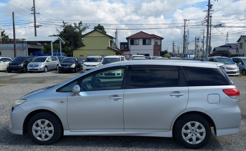 TOYOTA WISH 1.8X 4WD 2010
