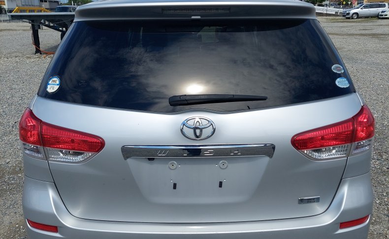 TOYOTA WISH 1.8X 4WD 2010
