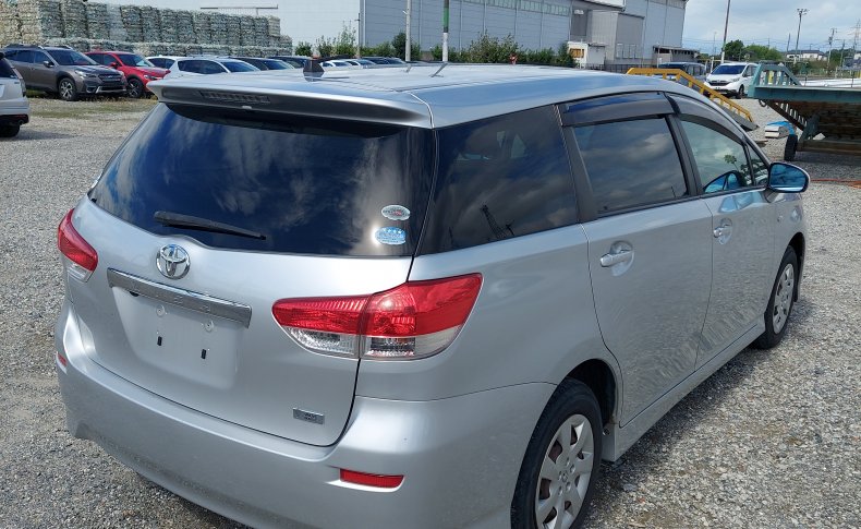 TOYOTA WISH 1.8X 4WD 2010