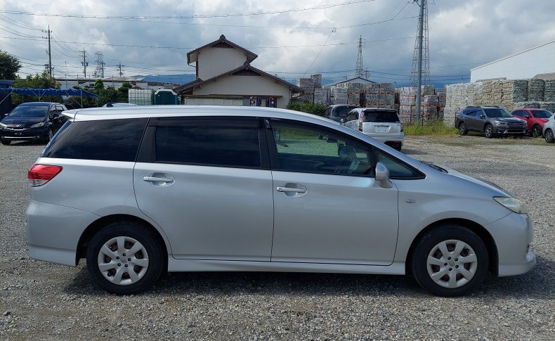 TOYOTA WISH 1.8X 4WD 2010