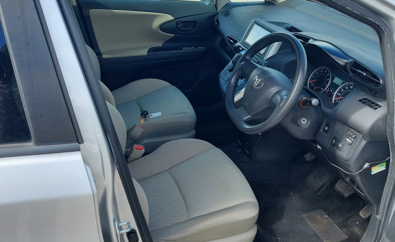 TOYOTA WISH 1.8X 4WD 2010