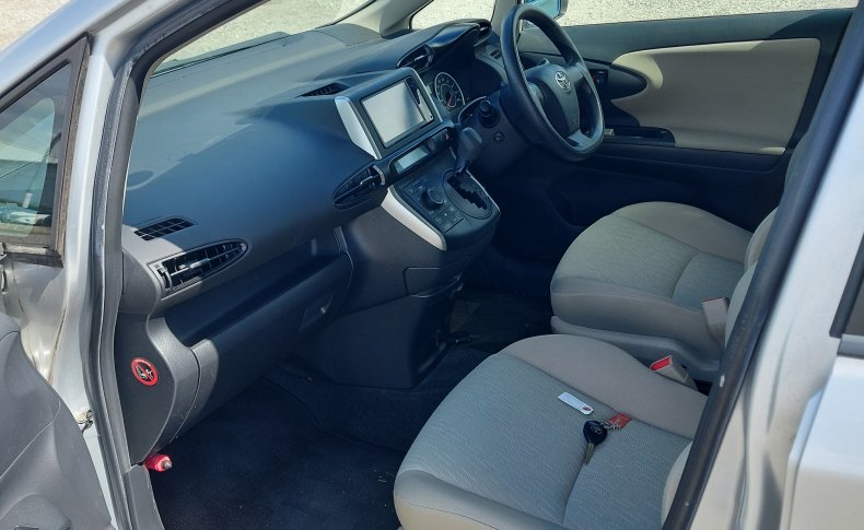 TOYOTA WISH 1.8X 4WD 2010