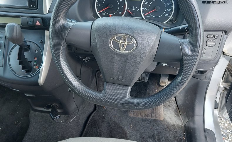 TOYOTA WISH 1.8X 4WD 2010