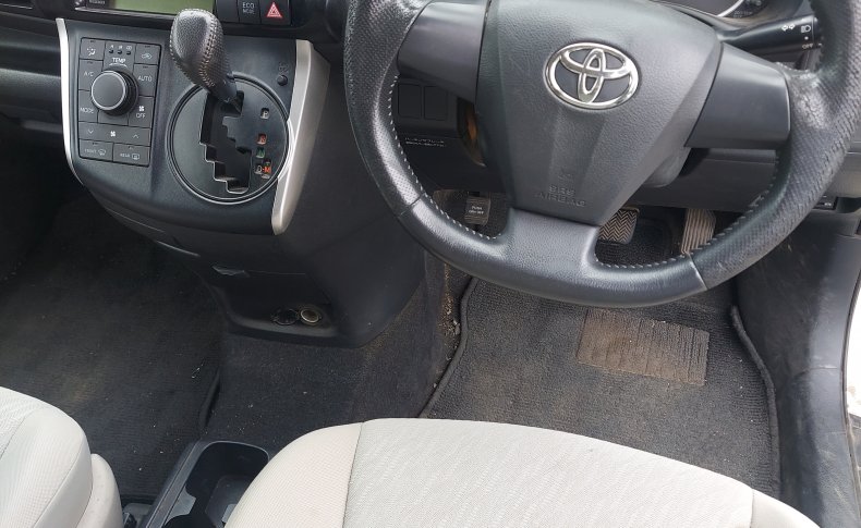 TOYOTA WISH 1.8X HID Selection 2010
