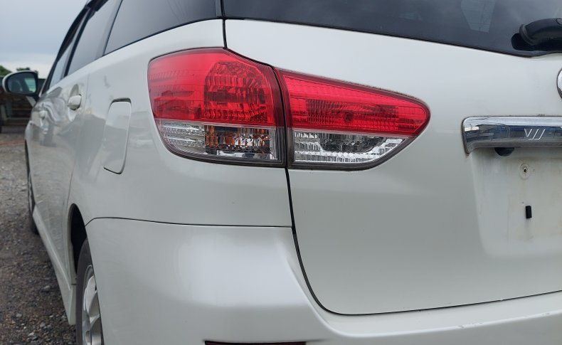 TOYOTA WISH 1.8X HID Selection 2010
