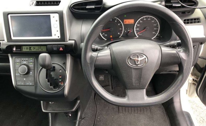 TOYOTA WISH 1.8X 2012
