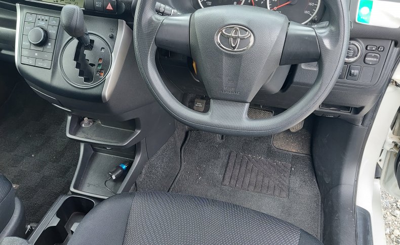 TOYOTA WISH 1.8X 2012