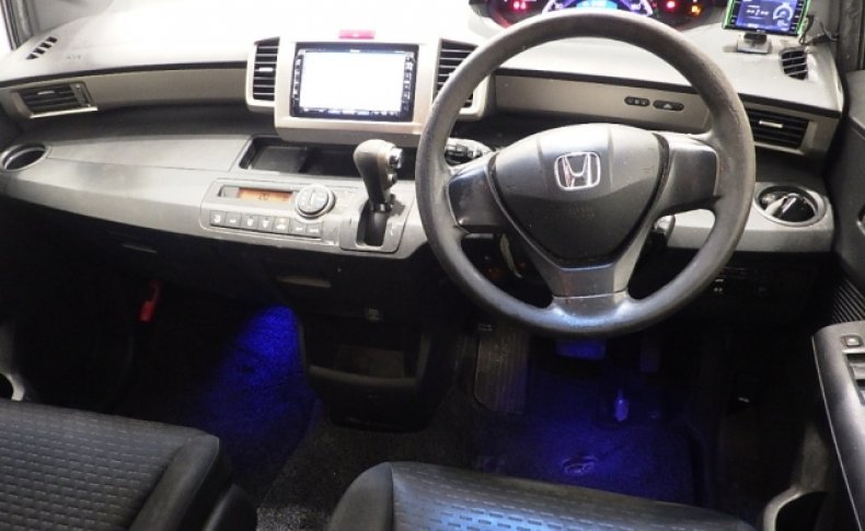 HONDA FREED SPIKE G Aero 2011