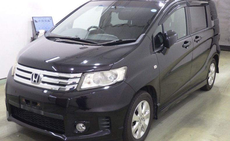 HONDA FREED SPIKE G Aero 2011