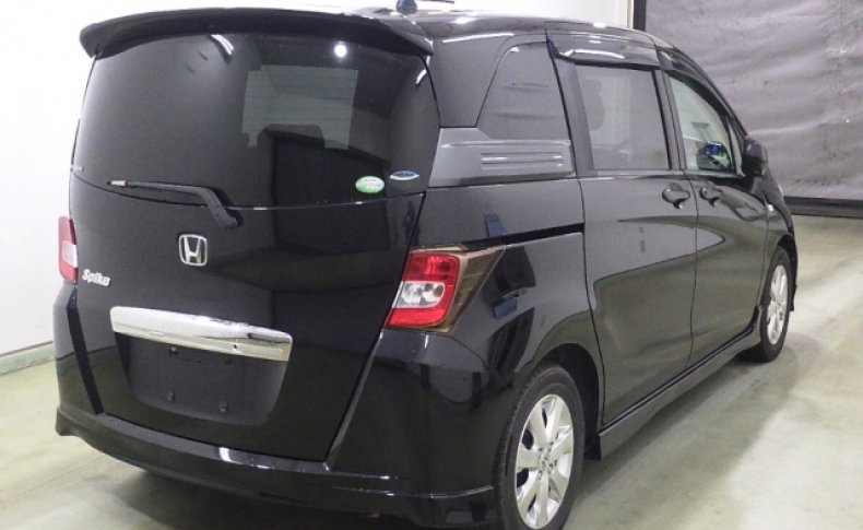 HONDA FREED SPIKE G Aero 2011