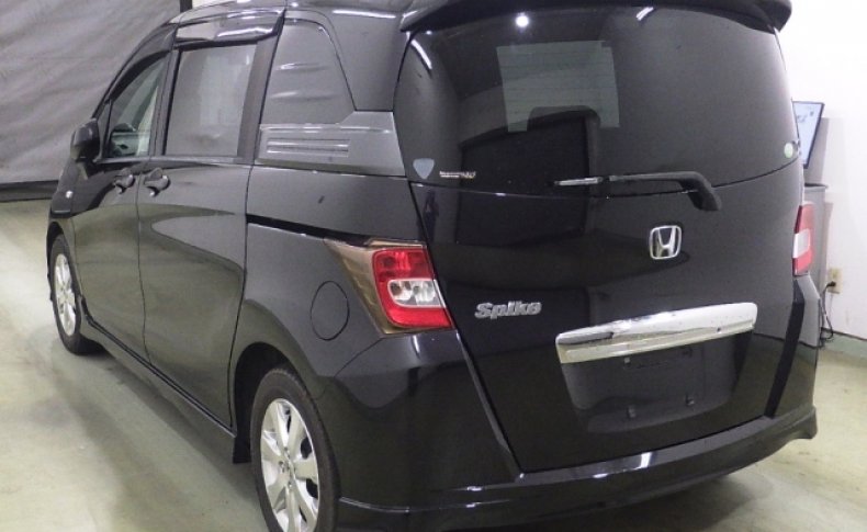 HONDA FREED SPIKE G Aero 2011