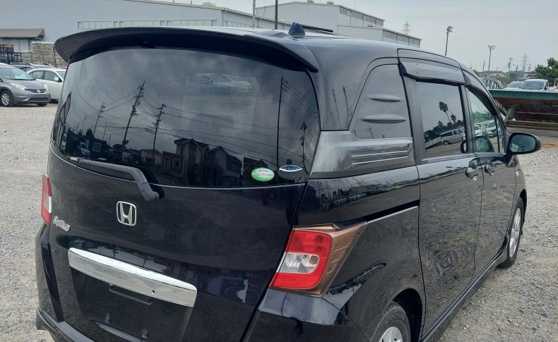 HONDA FREED SPIKE G Aero 2011