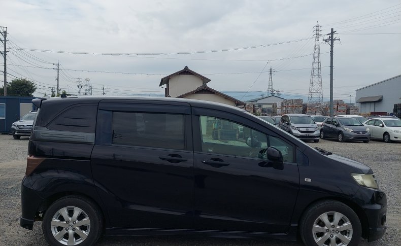 HONDA FREED SPIKE G Aero 2011