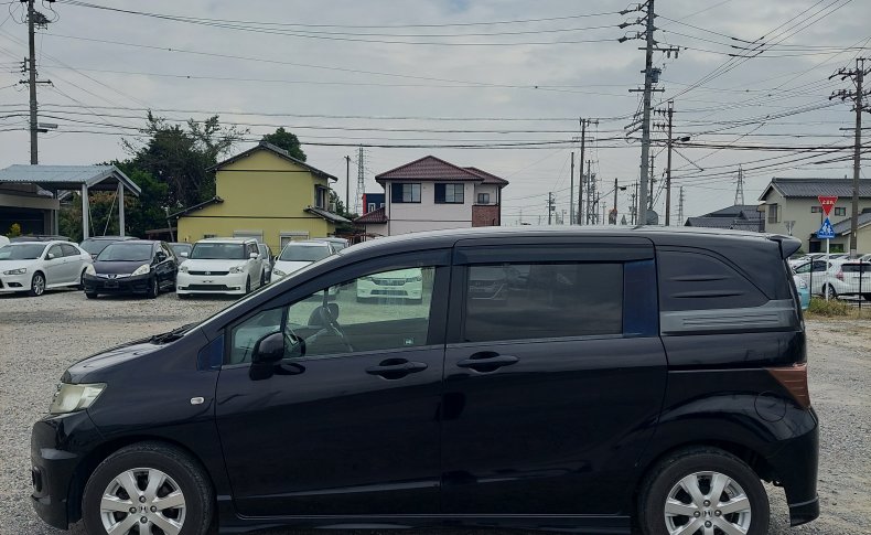 HONDA FREED SPIKE G Aero 2011