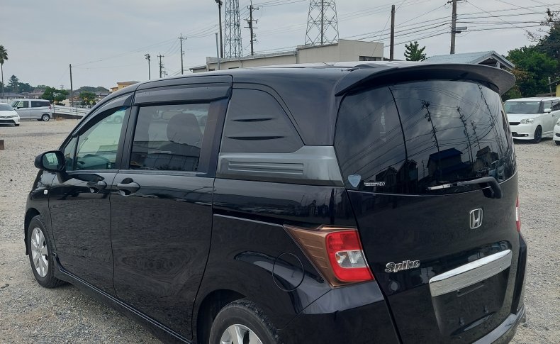 HONDA FREED SPIKE G Aero 2011