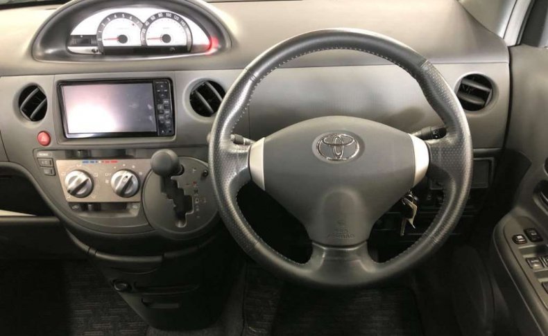 TOYOTA SIENTA DICE 4WD 2011