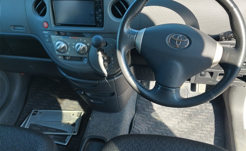 TOYOTA SIENTA DICE 4WD 2011