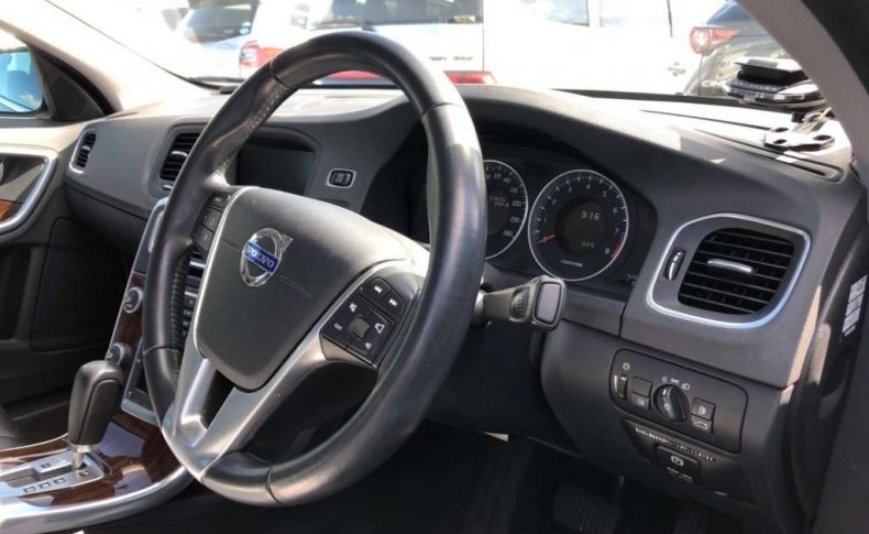 VOLVO S 60 (Комплектация с люком) 2011