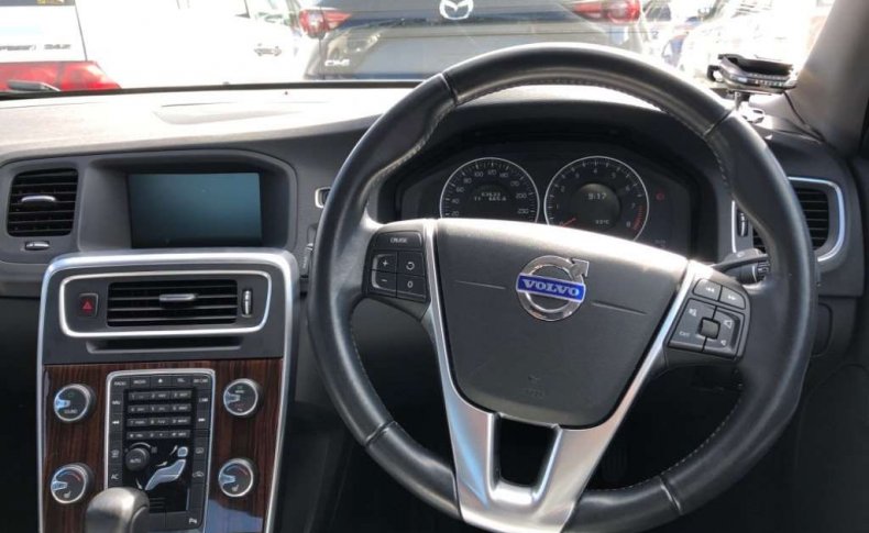 VOLVO S 60 (Комплектация с люком) 2011