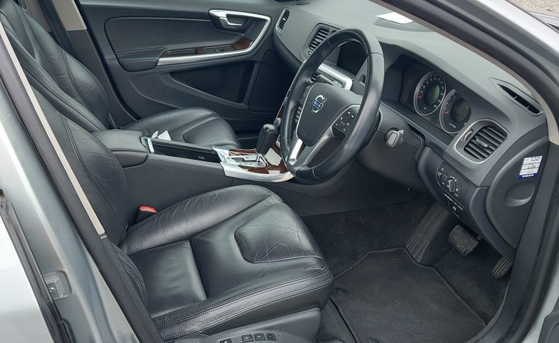 VOLVO S 60 (Комплектация с люком) 2011