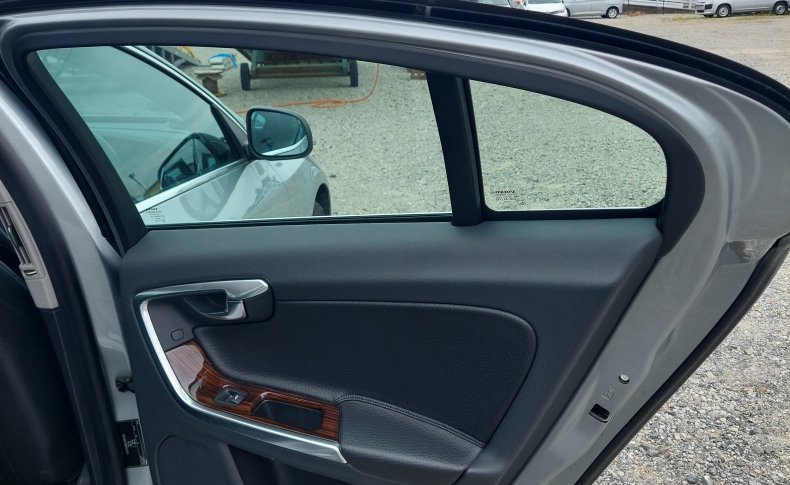 VOLVO S 60 (Комплектация с люком) 2011