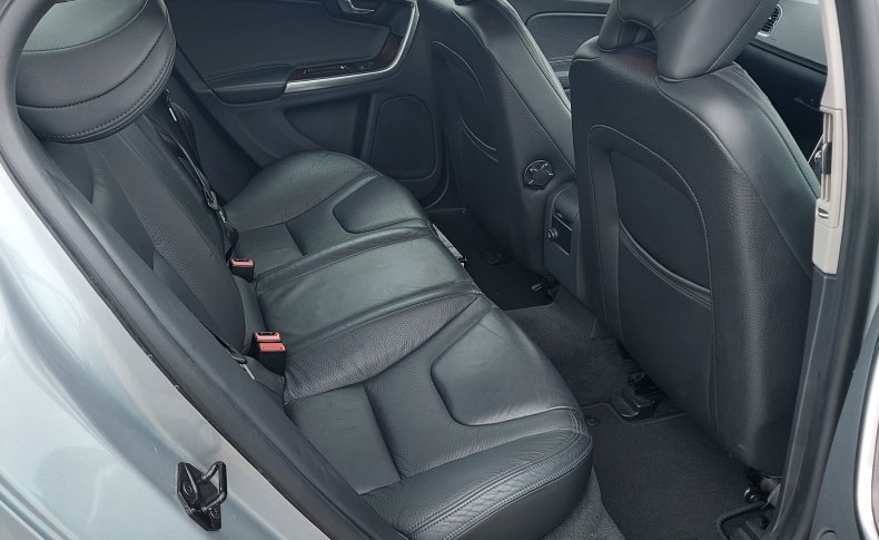VOLVO S 60 (Комплектация с люком) 2011