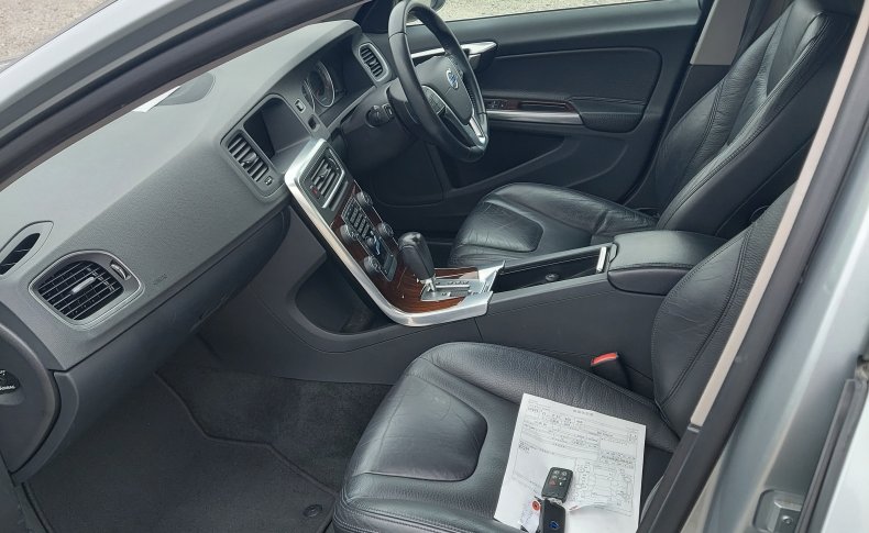 VOLVO S 60 (Комплектация с люком) 2011