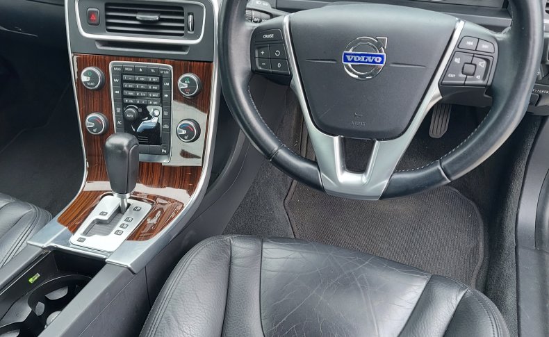 VOLVO S 60 (Комплектация с люком) 2011
