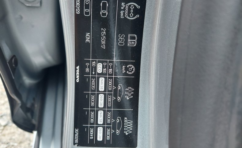 VOLVO S 60 (Комплектация с люком) 2011