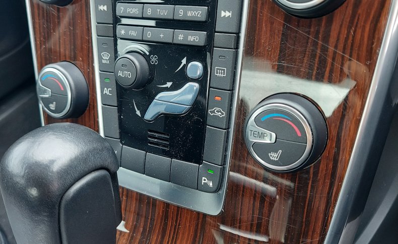 VOLVO S 60 (Комплектация с люком) 2011