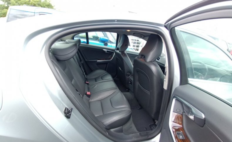 VOLVO S 60 (Комплектация с люком) 2011