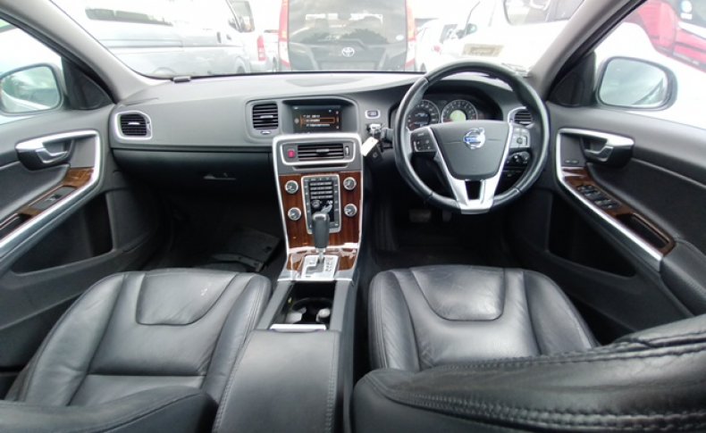 VOLVO S 60 (Комплектация с люком) 2011