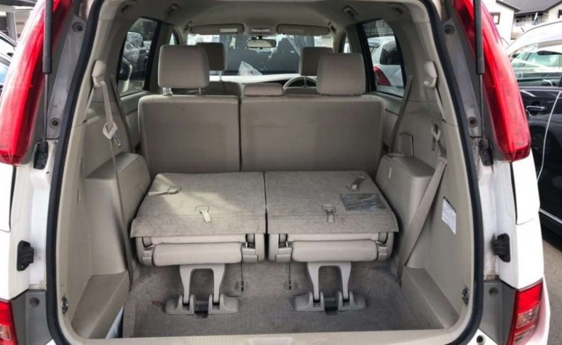 TOYOTA ISIS L G Edition 2010