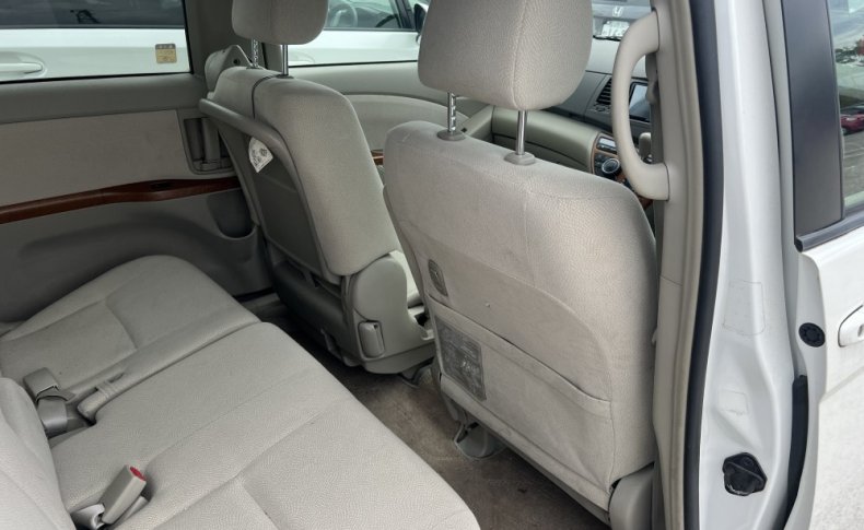 TOYOTA ISIS L G Edition 2010